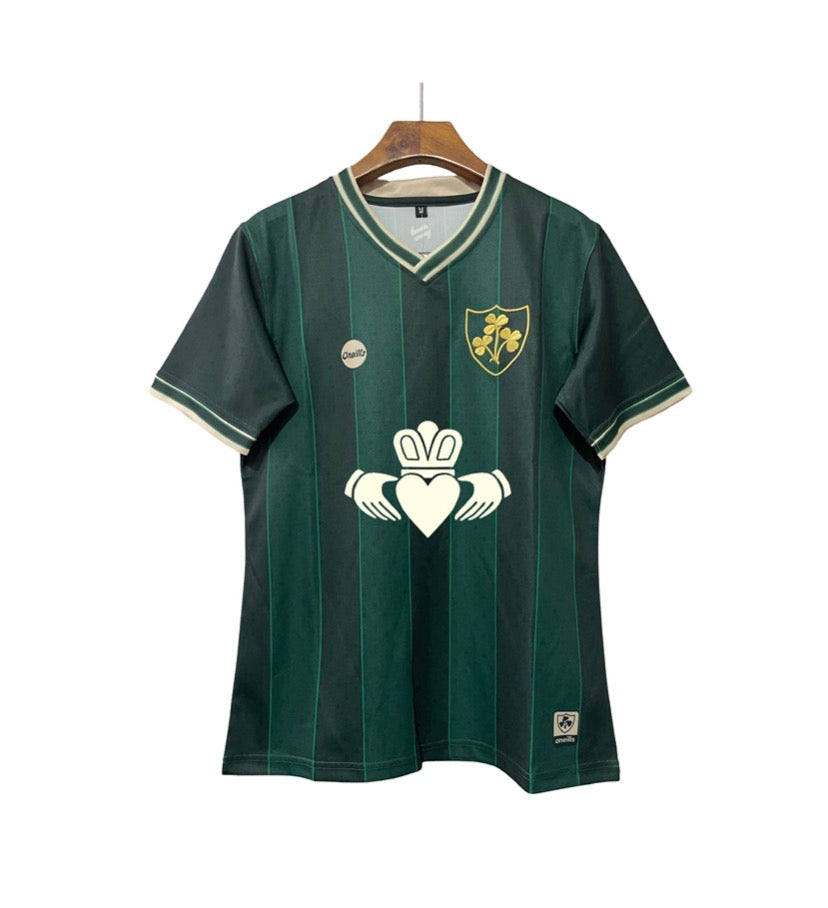 Retro Claddagh